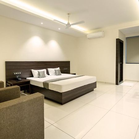 Hotel Paramount Suites & Service Apartments 망갈로르 외부 사진