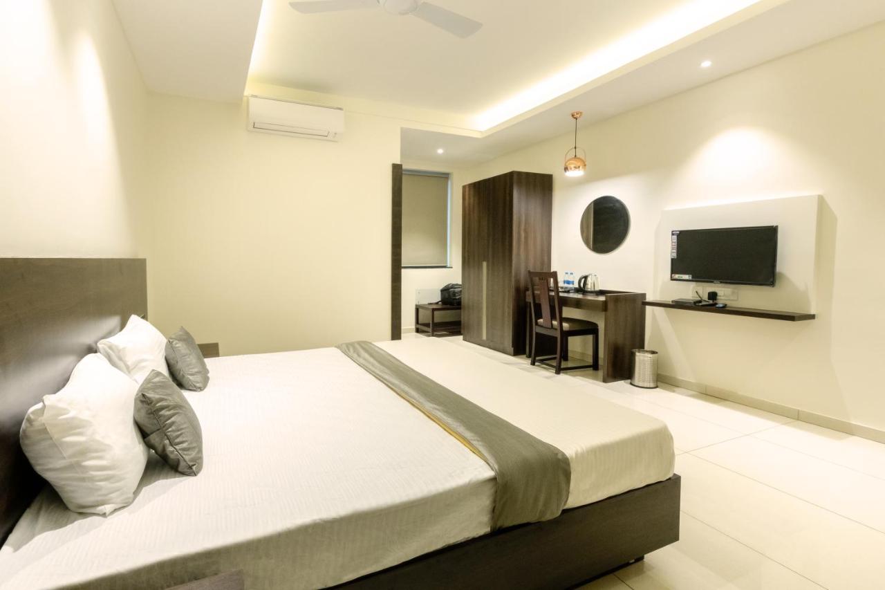 Hotel Paramount Suites & Service Apartments 망갈로르 외부 사진