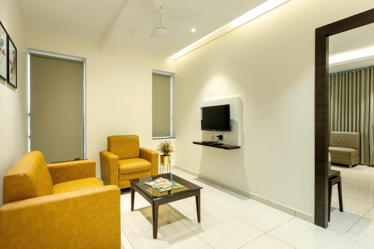Hotel Paramount Suites & Service Apartments 망갈로르 외부 사진