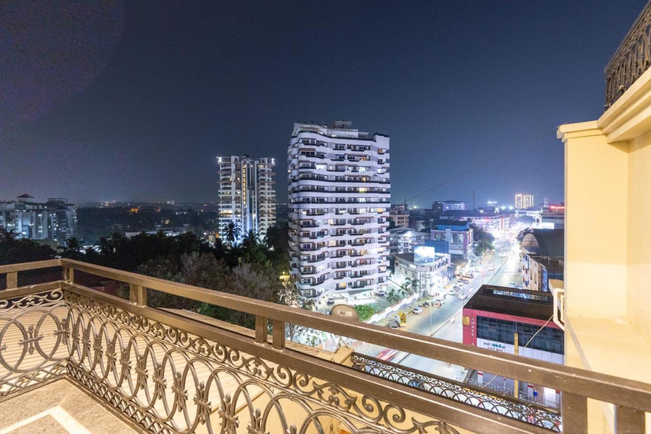 Hotel Paramount Suites & Service Apartments 망갈로르 외부 사진