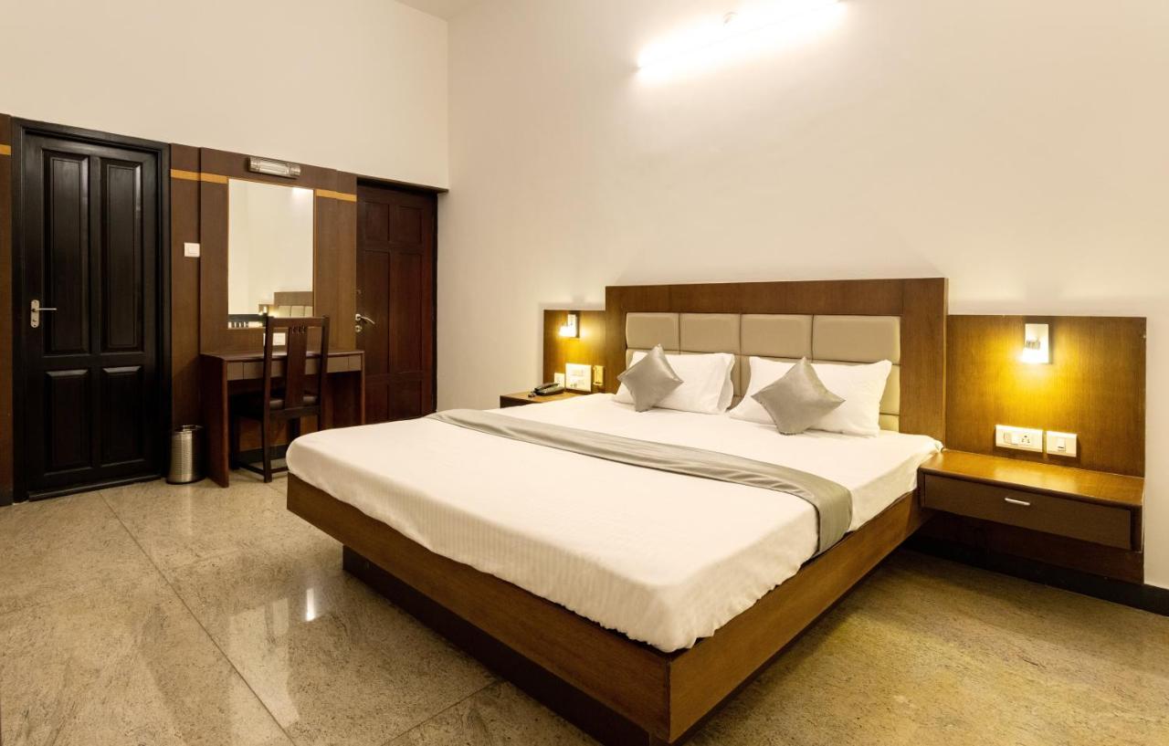 Hotel Paramount Suites & Service Apartments 망갈로르 외부 사진