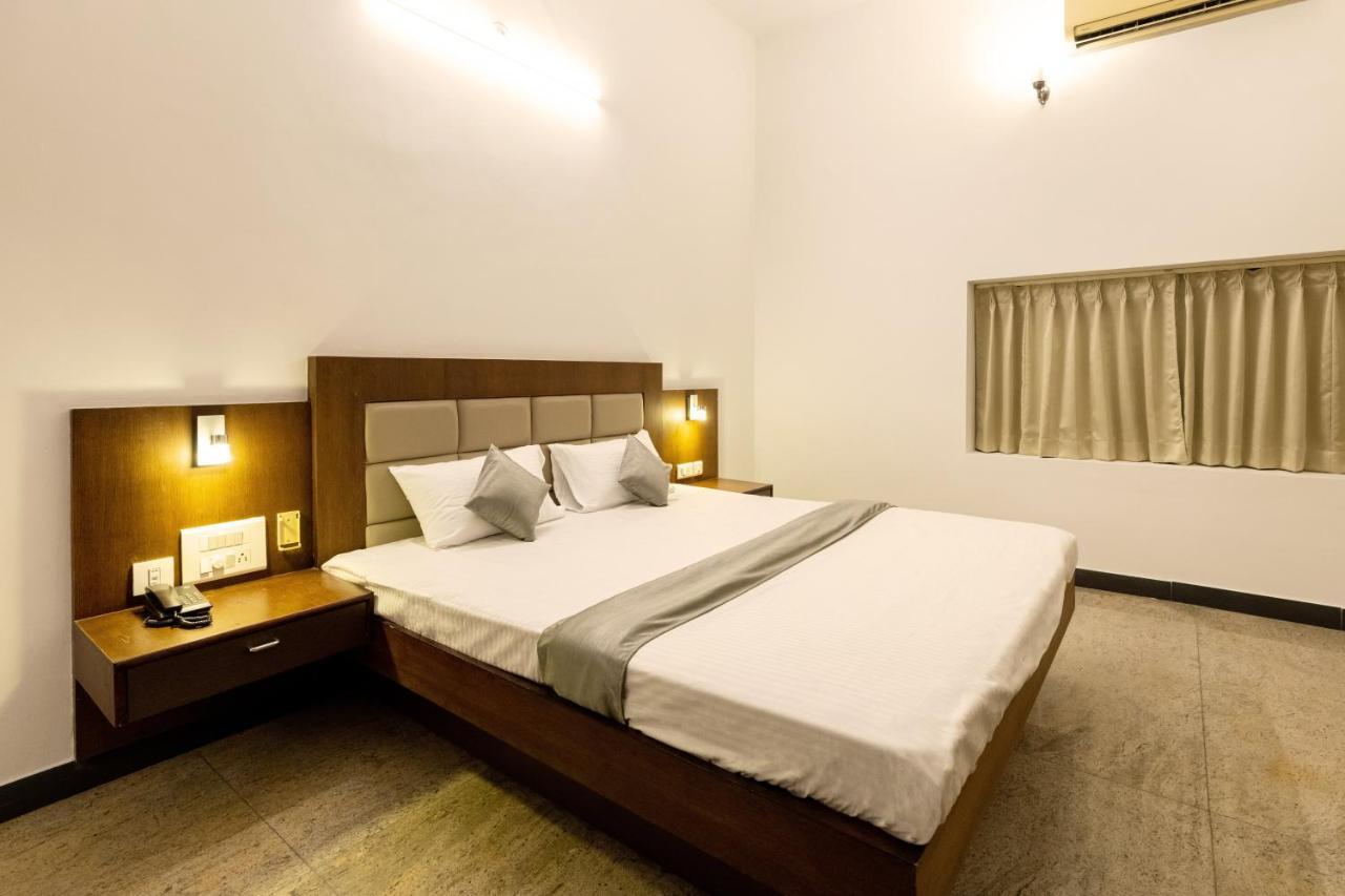 Hotel Paramount Suites & Service Apartments 망갈로르 외부 사진