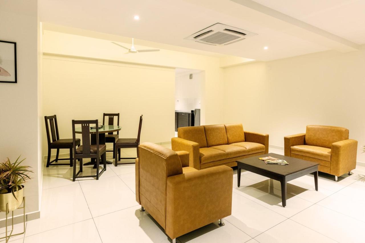 Hotel Paramount Suites & Service Apartments 망갈로르 외부 사진