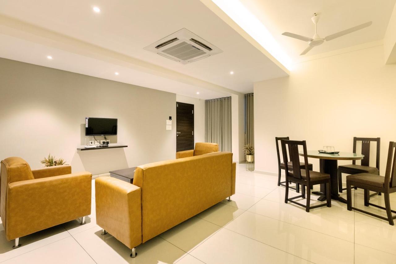 Hotel Paramount Suites & Service Apartments 망갈로르 외부 사진