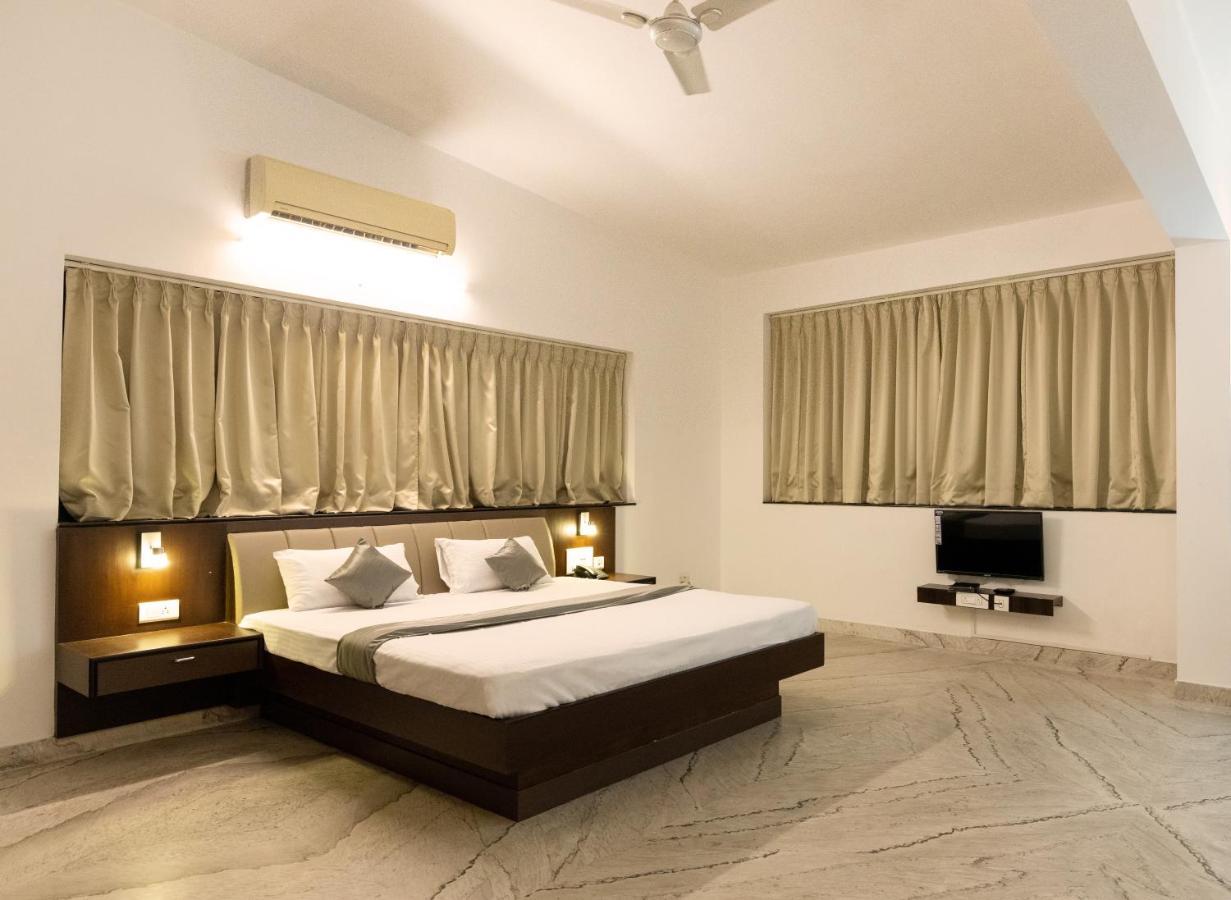 Hotel Paramount Suites & Service Apartments 망갈로르 외부 사진
