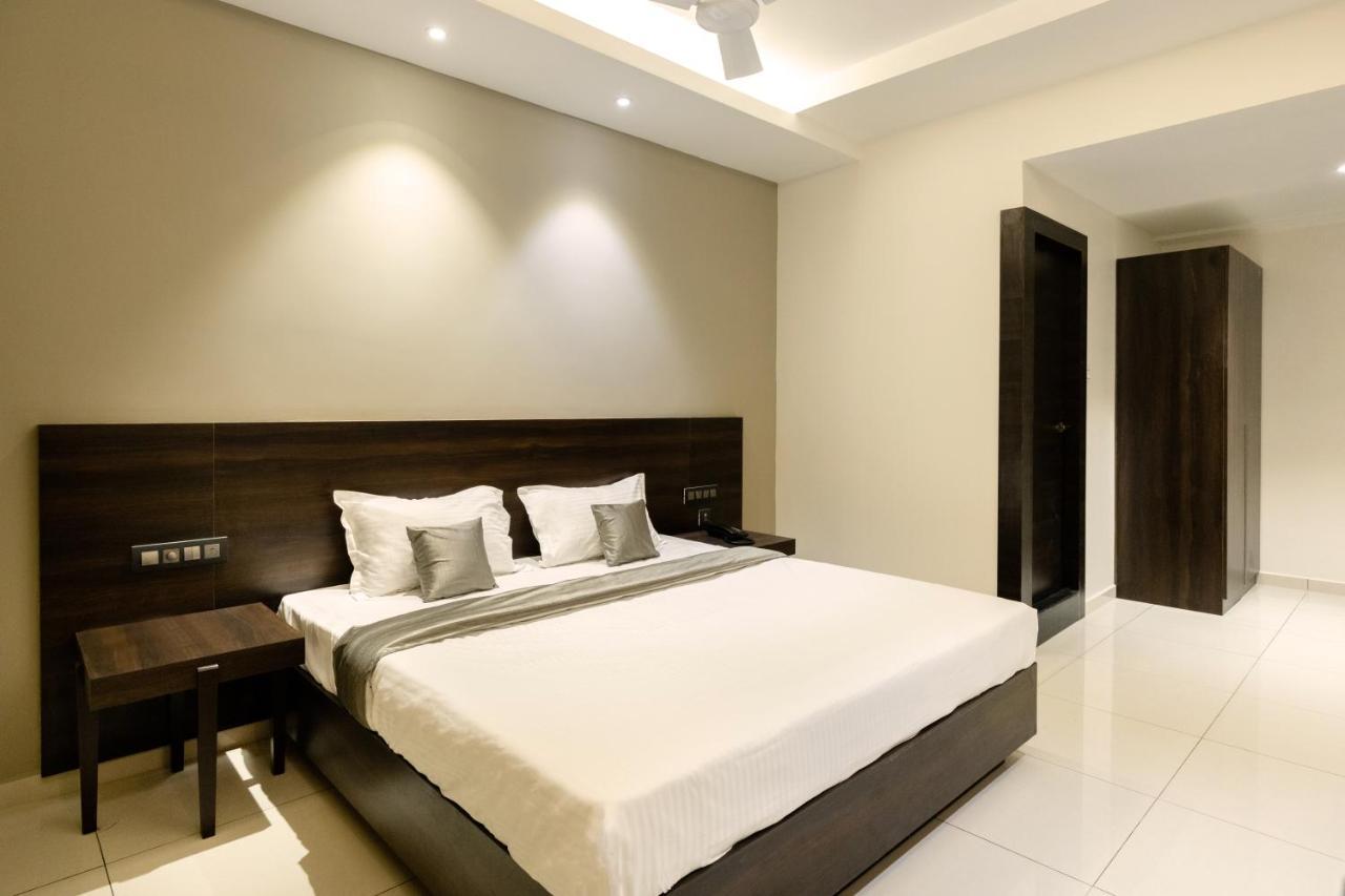 Hotel Paramount Suites & Service Apartments 망갈로르 외부 사진