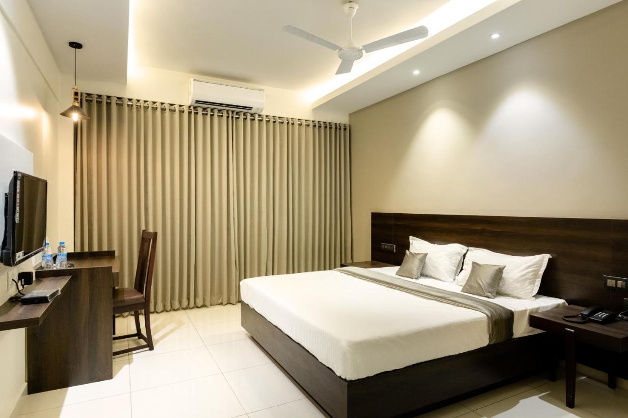 Hotel Paramount Suites & Service Apartments 망갈로르 외부 사진